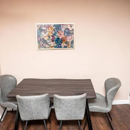 Elegant And Modern 3 Double Bedroom Near Centre Entire House Parking 3*