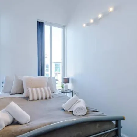 Casa de Férias Modern House - Sleeps 6 - Free Parking - Near Etihad Stadium - Coop Live
