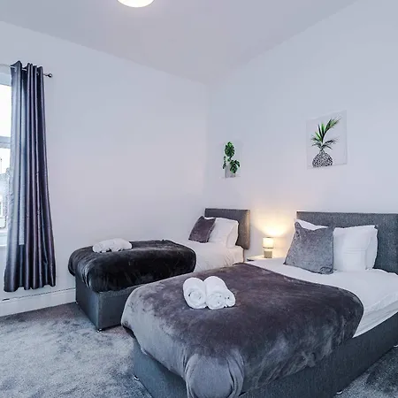 Dom wakacyjny Large 4 Bed House Sleeps 8 By Host A Manchester