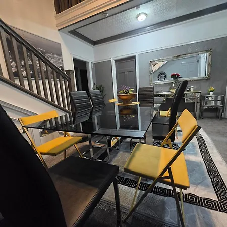 Charming Tudor White House Free Wifi * Manchester