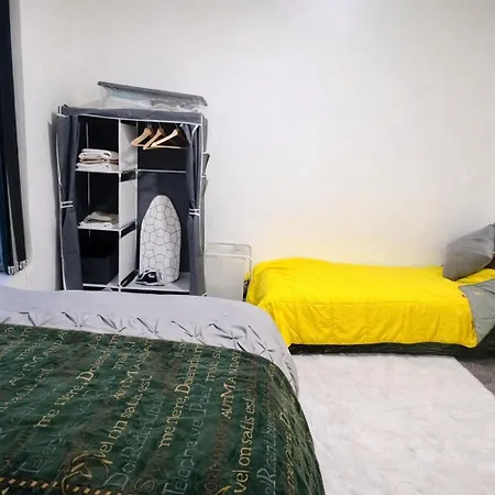Cosy - Fresh New Master Bedroom Sleeps 3 Guests - 3 Adults Manchester