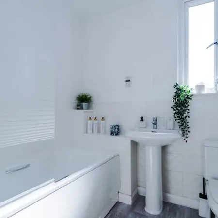 Modern House - Sleeps 6 - Free Parking - Near Etihad Stadium - Coop Live * Manchester