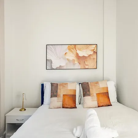 2br In Gorton, Free Parking & Wi-fi * Mánchester