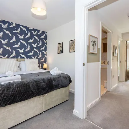 Rest&recharge At Brookdale House Holiday home Manchester