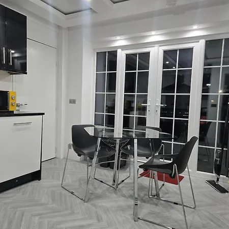 Luxury Free Wifi Old Trafford Homestay szállás