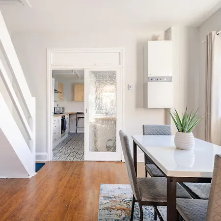 Ferienhaus 2 Bedroom House With Free Parking Manchester