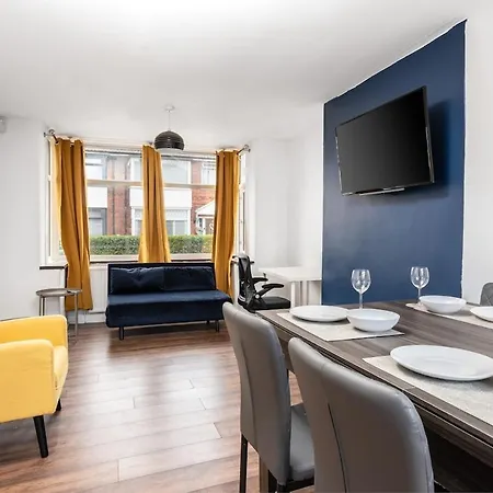 Vakantiehuis Comfy 3br - Pool Table - Games - Sleeps 8 Manchester