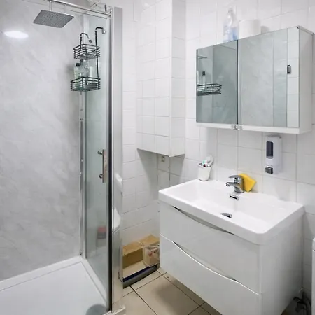 Manchester City Cosy Stay - Fresh New Master Bedroom Sleeps 3 Guests - 3 Adults マンチェスター