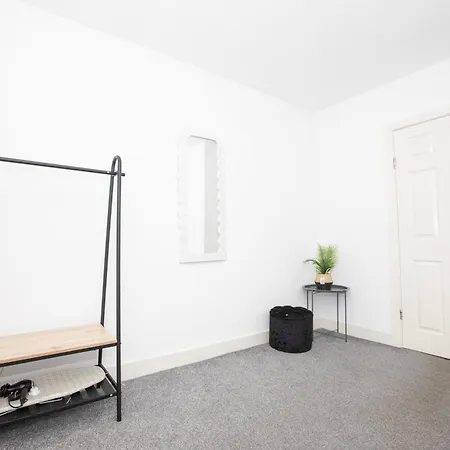度假居 Spacious 4br In With Parking & Wi-fi 曼彻斯特