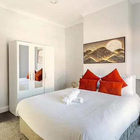 2 Bedroom House With Free Parking * مانشستر