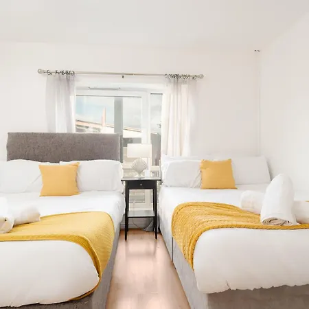 Stylish 4bd Townhouse - Centre - O2 Apollo *