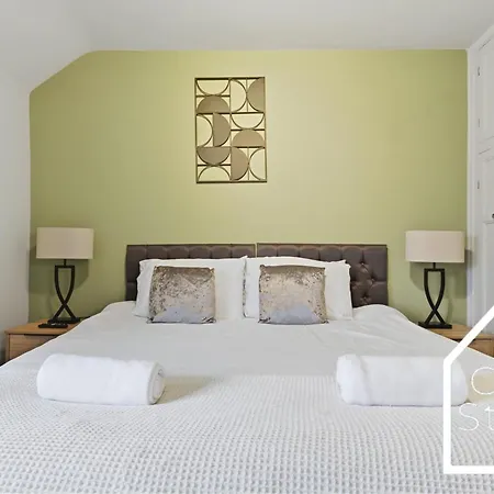 Spacious 3 Bed With Pac-man, Darts And 2 Parking Spaces Casa de Férias *