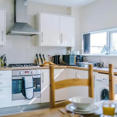 Holiday home Modern House - Sleeps 6 - Free Parking - Near Etihad Stadium - Coop Live