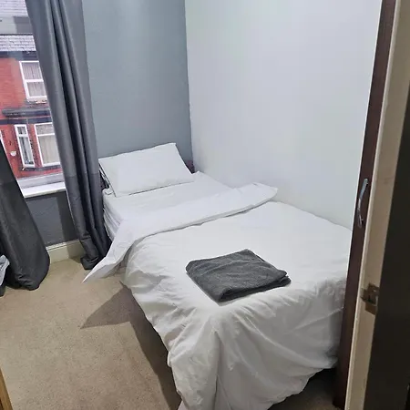 בית אירוח Comfort And Leisure מנצ'סטר