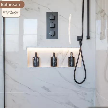 3br House By Mystayuk Short Lets & Serviced With Free Parking & Contractor Tatil Evi *