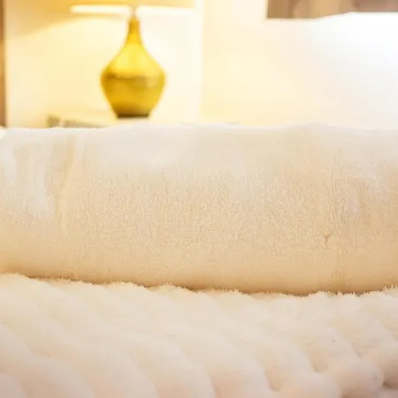 Hub - 2br With Free Parking, Near Airport & Attractions Nyaraló