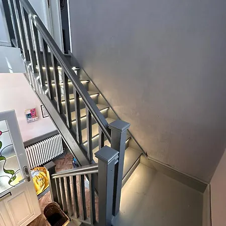 5-bed Jacuzzi Free Parking!