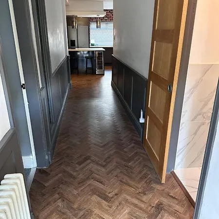 Ferienhaus 5-bed Jacuzzi Free Parking!