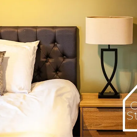 Spacious 3 Bed With Pac-man, Darts And 2 Parking Spaces Casa de Férias Manchester