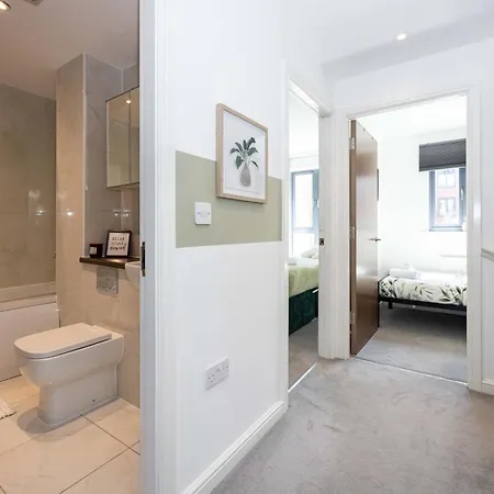 Rest&recharge At Brookdale House Holiday home Manchester