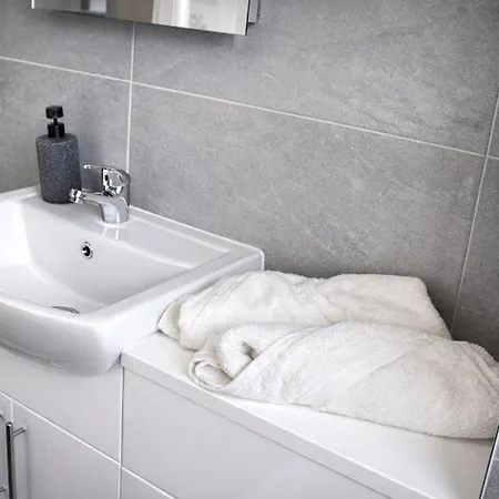 Hub - 2br With Free Parking, Near Airport & Attractions * مانشستر