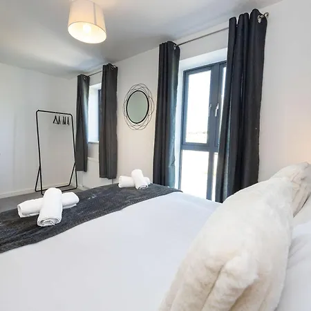 Rest&recharge At Brookdale House Holiday home Manchester