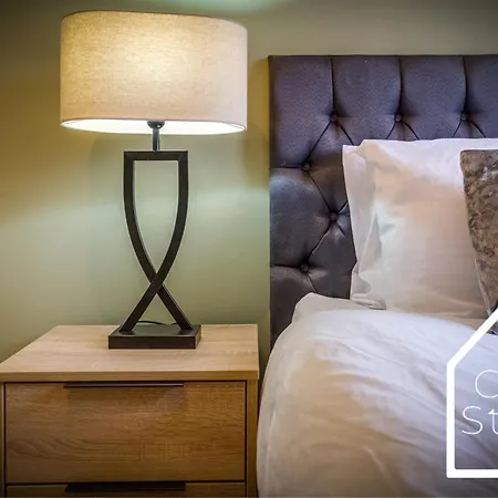 בית נופש Spacious 3 Bed With Pac-man, Darts And 2 Parking Spaces מנצ'סטר