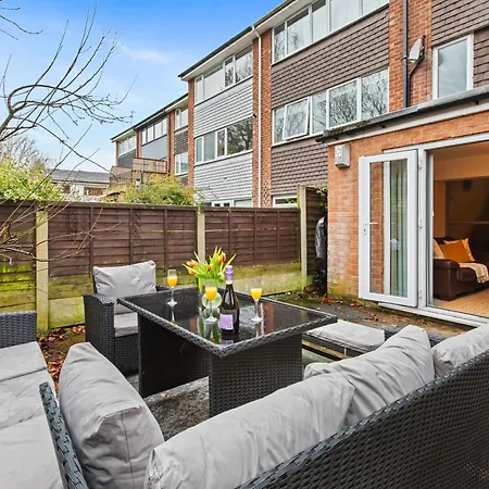 Forest View- Oasis Mural -didsbury Zen Sleeps 10