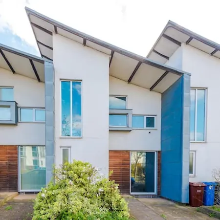 Modern House - Sleeps 6 - Free Parking - Near Etihad Stadium - Coop Live Casa de Férias *