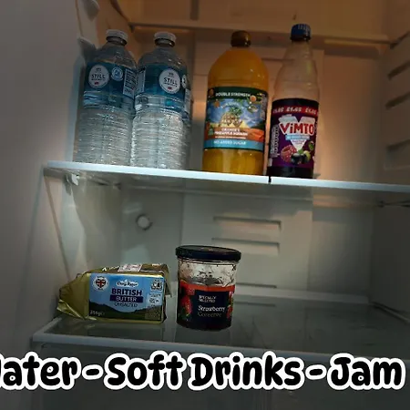 Pensión Cosy - Fresh New Master Bedroom Sleeps 3 Guests - 3 Adults