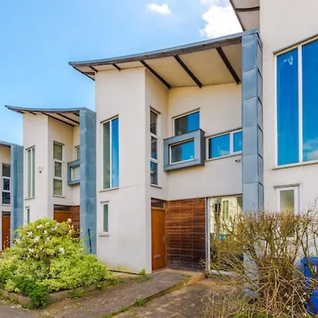 Casa de Férias Modern House - Sleeps 6 - Free Parking - Near Etihad Stadium - Coop Live