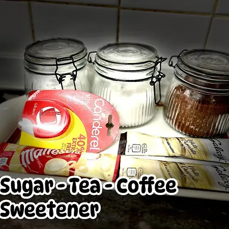 Cosy - Fresh New Master Bedroom Sleeps 3 Guests - 3 Adults Mánchester