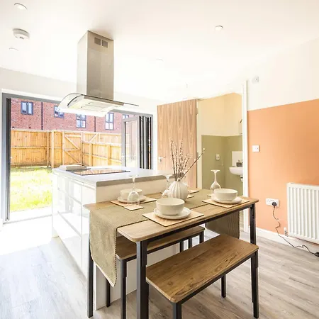 Rest&recharge At Brookdale House Holiday home Manchester