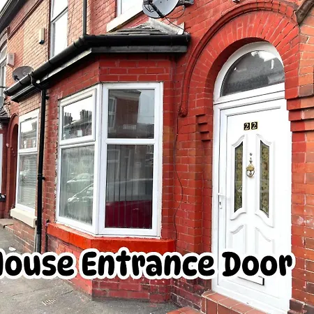 Manchester City Cosy Stay - Fresh New Master Bedroom Sleeps 3 Guests - 3 Adults 3*