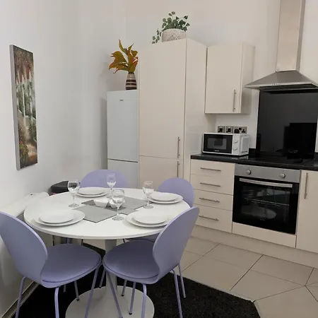 Sleek 2 Bedroom - Stadium Links