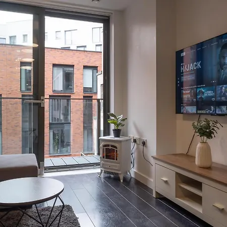 Modern 2 Bed With Balcony By Arndale 아파트 *