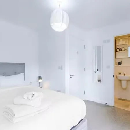 Apartman Spacious In Mcr - Free Parking, Ps5 & Superfast Wifi *