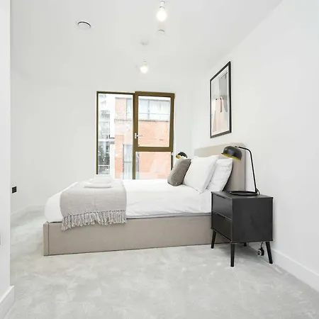 Modern 1 Bed Flat In W Balcony