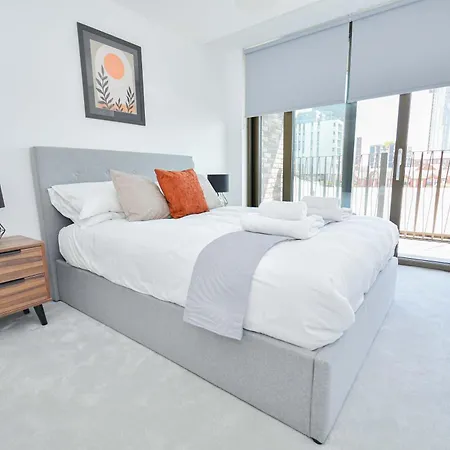 Contemporary 2 Bed Daire *