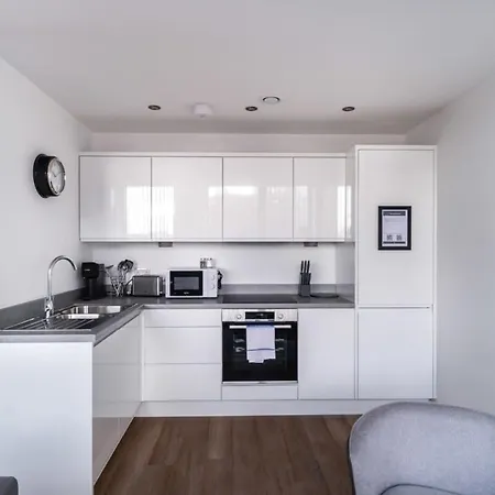 Zeni, Alexandra Rise Bright 1 Bed * Manchester