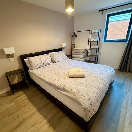 Centre 2 Bed With A Balcony * 맨체스터