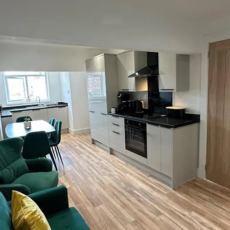 6 Guests Parking Near Old Trafford Football & Cricket 10 Mins To Ideal For Contractors & Professionals Apartment