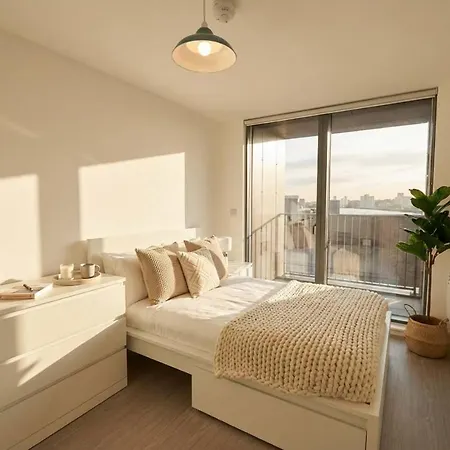 Modern 1 Bed With Views In Manchester
