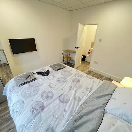 Lux Shared Flat With 2 Private Bedrooms And 2 Private En-suite Bathrooms