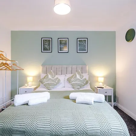 Comfy 1br In Salford, Kitchen, Wifi And Parking 公寓