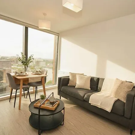 Modern 1 Bed With Views In Apartament