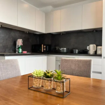 Joyful Group - Stylish 2br Retreat On Regent Road Lägenhet *