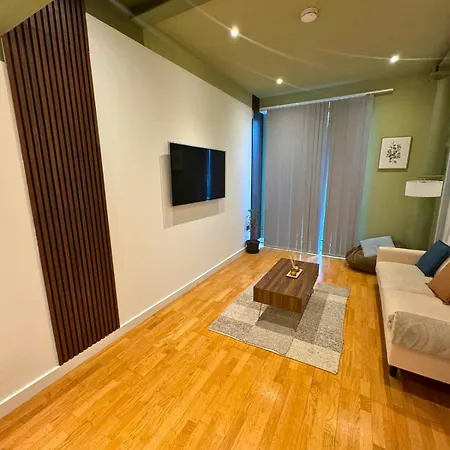 Spacious - Parking - Next To Ao Arena - Local Attraction&transport Links Apartamento *