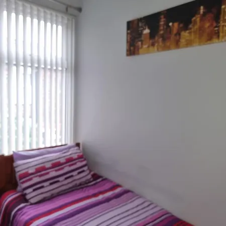 Newly Refurbished 2- Bed Stylish Apartmán