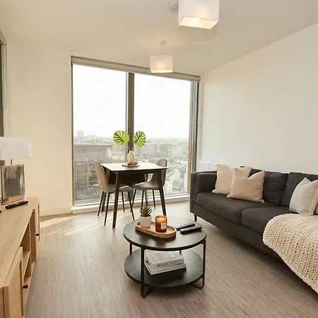 דירה Modern 1 Bed With Views In *